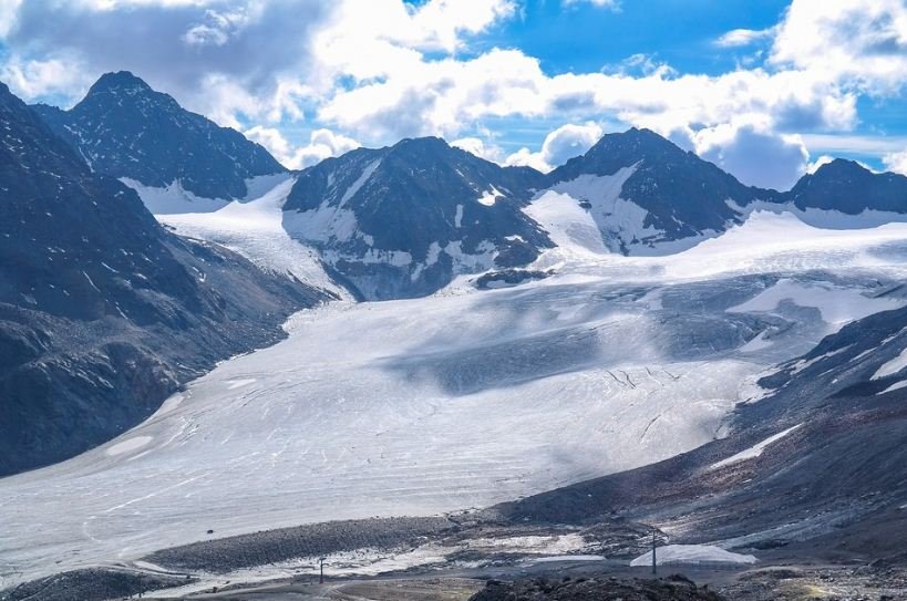 https://www.tricitylocalnews.com/wp-content/uploads/2022/01/Pitztal-Glacier.jpg